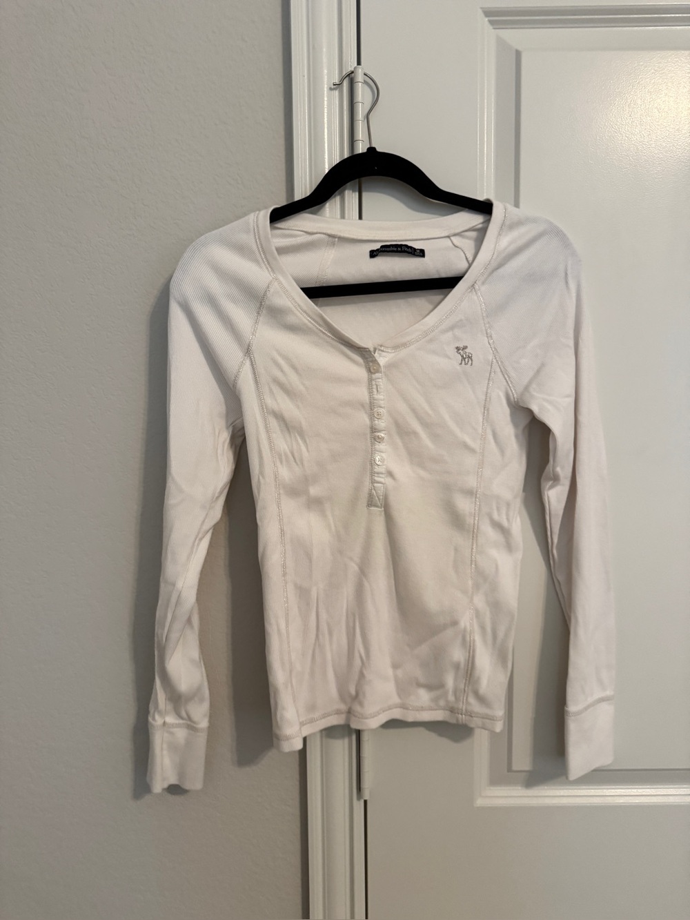 Abercrombie & Fitch long-sleeve henley top long sleeve size M